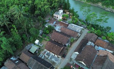 Villa Resto dekat Candi Borobudur Tepi Sungai Tenang Nyaman
