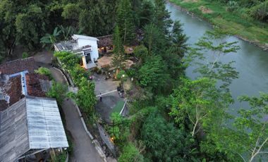 Villa Resto dekat Candi Borobudur Tepi Sungai Tenang Nyaman