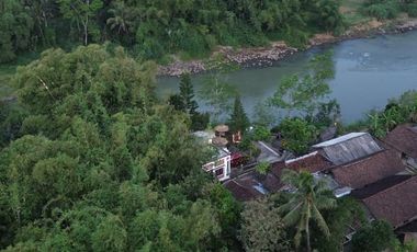 Villa Resto dekat Candi Borobudur Tepi Sungai Tenang Nyaman