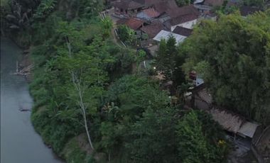Villa Resto dekat Candi Borobudur Tepi Sungai Tenang Nyaman