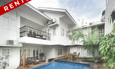 House for Rent in South Jakarta | 679 m² Land, 700 m² Building, Swimming Pool, Garden, 4-Car Carport – Ideal for Residential or Business Use | IDR 400