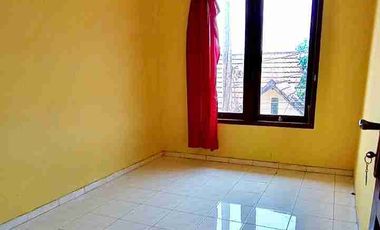 di kontrakkan rumah 2 lantai kamar banyak