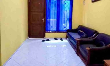 di kontrakkan rumah 2 lantai kamar banyak