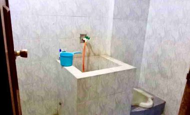 di kontrakkan rumah 2 lantai kamar banyak