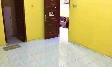 di kontrakkan rumah 2 lantai kamar banyak