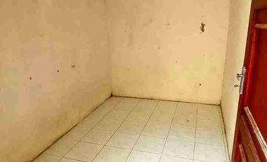 di kontrakkan rumah 2 lantai kamar banyak