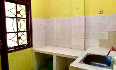 di kontrakkan rumah 2 lantai kamar banyak