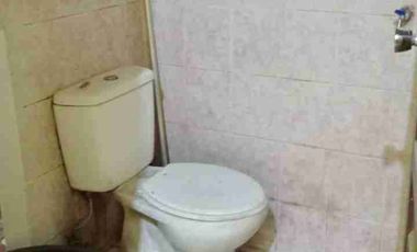 di kontrakkan rumah 2 lantai kamar banyak