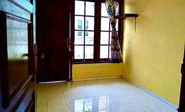 di kontrakkan rumah 2 lantai kamar banyak