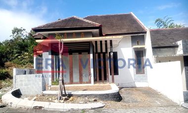 Rumah Dalam Perumahan di Semen Kab Kediri Pemandangan Alam Pegunungan