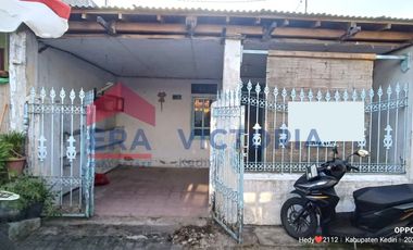 Rumah Juak di Perumahan Dekat Simpang Lima Gumul Kediri