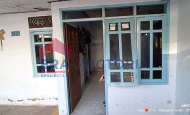 Rumah Juak di Perumahan Dekat Simpang Lima Gumul Kediri