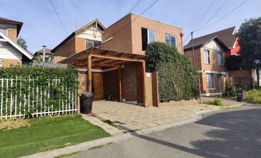 Comoda vivienda en condominio 3 Dorm. 4 Baños