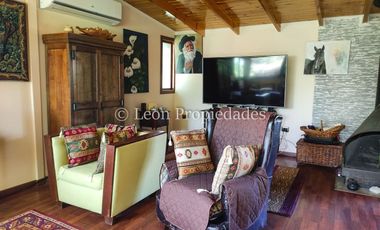 Leon Propiedades vende hermosa parcela con casa en sector Lo Águila , Curacaví.