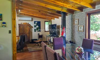 Leon Propiedades vende hermosa parcela con casa en sector Lo Águila , Curacaví.