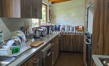 Leon Propiedades vende hermosa parcela con casa en sector Lo Águila , Curacaví.