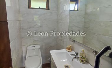 Leon Propiedades vende hermosa parcela con casa en sector Lo Águila , Curacaví.