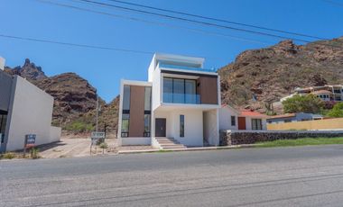 2 CASAS EN VENTA EN SECTOR BAHIA, SAN CARLOS