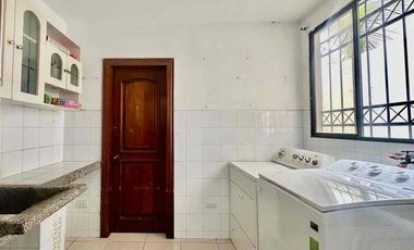 SE VENDE CASA DÚPLEX EN URB. LA PUNTILLA – VÍA A SAMBORONDÓN.