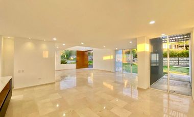 Casa Campestre de lujo con vista a la ciudad en zona residencial exclusiva rodeada por naturaleza