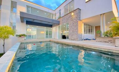 Casa Campestre de lujo con vista a la ciudad en zona residencial exclusiva rodeada por naturaleza