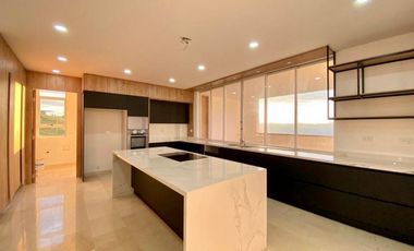 Casa Campestre de lujo con vista a la ciudad en zona residencial exclusiva rodeada por naturaleza