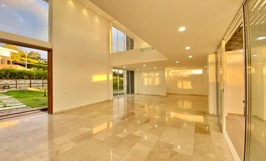 Casa Campestre de lujo con vista a la ciudad en zona residencial exclusiva rodeada por naturaleza