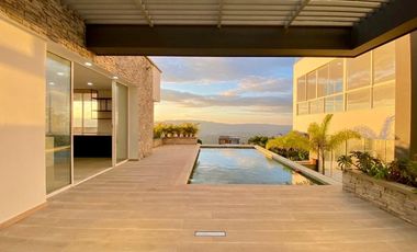 Casa Campestre de lujo con vista a la ciudad en zona residencial exclusiva rodeada por naturaleza