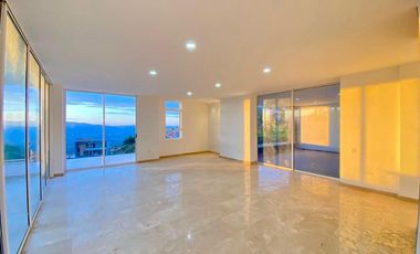 Casa Campestre de lujo con vista a la ciudad en zona residencial exclusiva rodeada por naturaleza