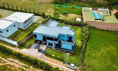 Casa Moderna con 6 Habitaciones, 11 baños, 1 Apto y full zona social en Ruitoque Alto