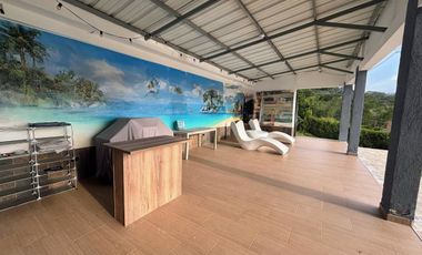 Casa Moderna con 6 Habitaciones, 11 baños, 1 Apto y full zona social en Ruitoque Alto