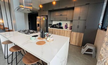 Casa Moderna con 6 Habitaciones, 11 baños, 1 Apto y full zona social en Ruitoque Alto