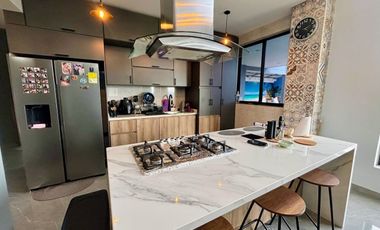 Casa Moderna con 6 Habitaciones, 11 baños, 1 Apto y full zona social en Ruitoque Alto