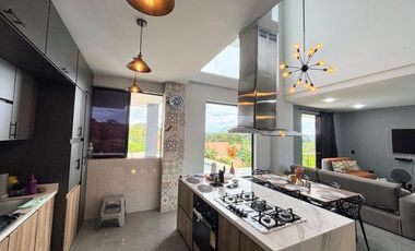 Casa Moderna con 6 Habitaciones, 11 baños, 1 Apto y full zona social en Ruitoque Alto