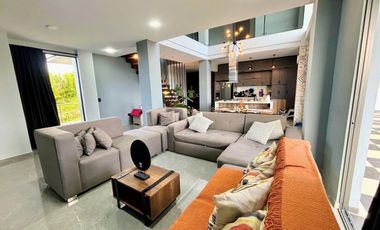 Casa Moderna con 6 Habitaciones, 11 baños, 1 Apto y full zona social en Ruitoque Alto