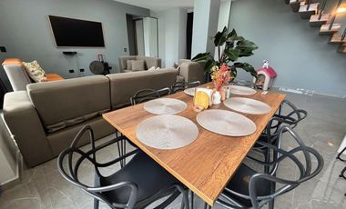 Casa Moderna con 6 Habitaciones, 11 baños, 1 Apto y full zona social en Ruitoque Alto