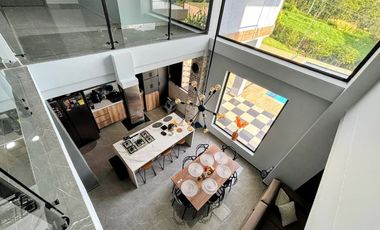 Casa Moderna con 6 Habitaciones, 11 baños, 1 Apto y full zona social en Ruitoque Alto