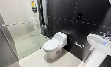 Casa Moderna con 6 Habitaciones, 11 baños, 1 Apto y full zona social en Ruitoque Alto