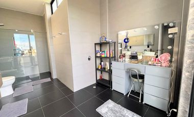 Casa Moderna con 6 Habitaciones, 11 baños, 1 Apto y full zona social en Ruitoque Alto