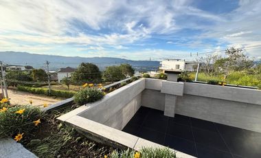 Casa Moderna con 6 Habitaciones, 11 baños, 1 Apto y full zona social en Ruitoque Alto