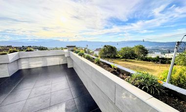 Casa Moderna con 6 Habitaciones, 11 baños, 1 Apto y full zona social en Ruitoque Alto