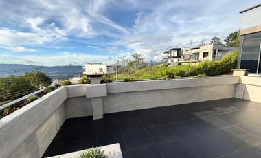 Casa Moderna con 6 Habitaciones, 11 baños, 1 Apto y full zona social en Ruitoque Alto