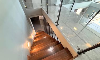 Casa Moderna con 6 Habitaciones, 11 baños, 1 Apto y full zona social en Ruitoque Alto