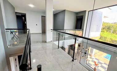 Casa Moderna con 6 Habitaciones, 11 baños, 1 Apto y full zona social en Ruitoque Alto