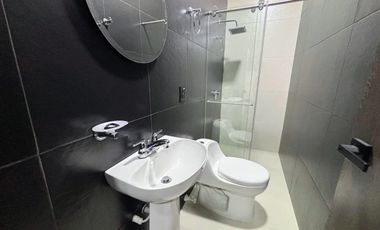 Casa Moderna con 6 Habitaciones, 11 baños, 1 Apto y full zona social en Ruitoque Alto