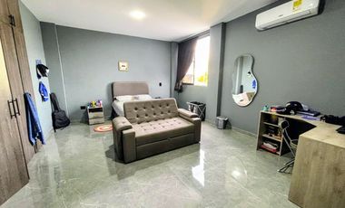 Casa Moderna con 6 Habitaciones, 11 baños, 1 Apto y full zona social en Ruitoque Alto