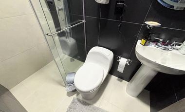 Casa Moderna con 6 Habitaciones, 11 baños, 1 Apto y full zona social en Ruitoque Alto