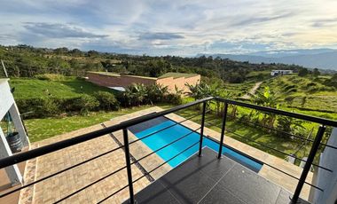 Casa Moderna con 6 Habitaciones, 11 baños, 1 Apto y full zona social en Ruitoque Alto