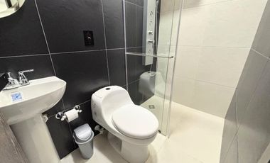 Casa Moderna con 6 Habitaciones, 11 baños, 1 Apto y full zona social en Ruitoque Alto