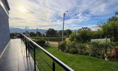 Casa Moderna con 6 Habitaciones, 11 baños, 1 Apto y full zona social en Ruitoque Alto